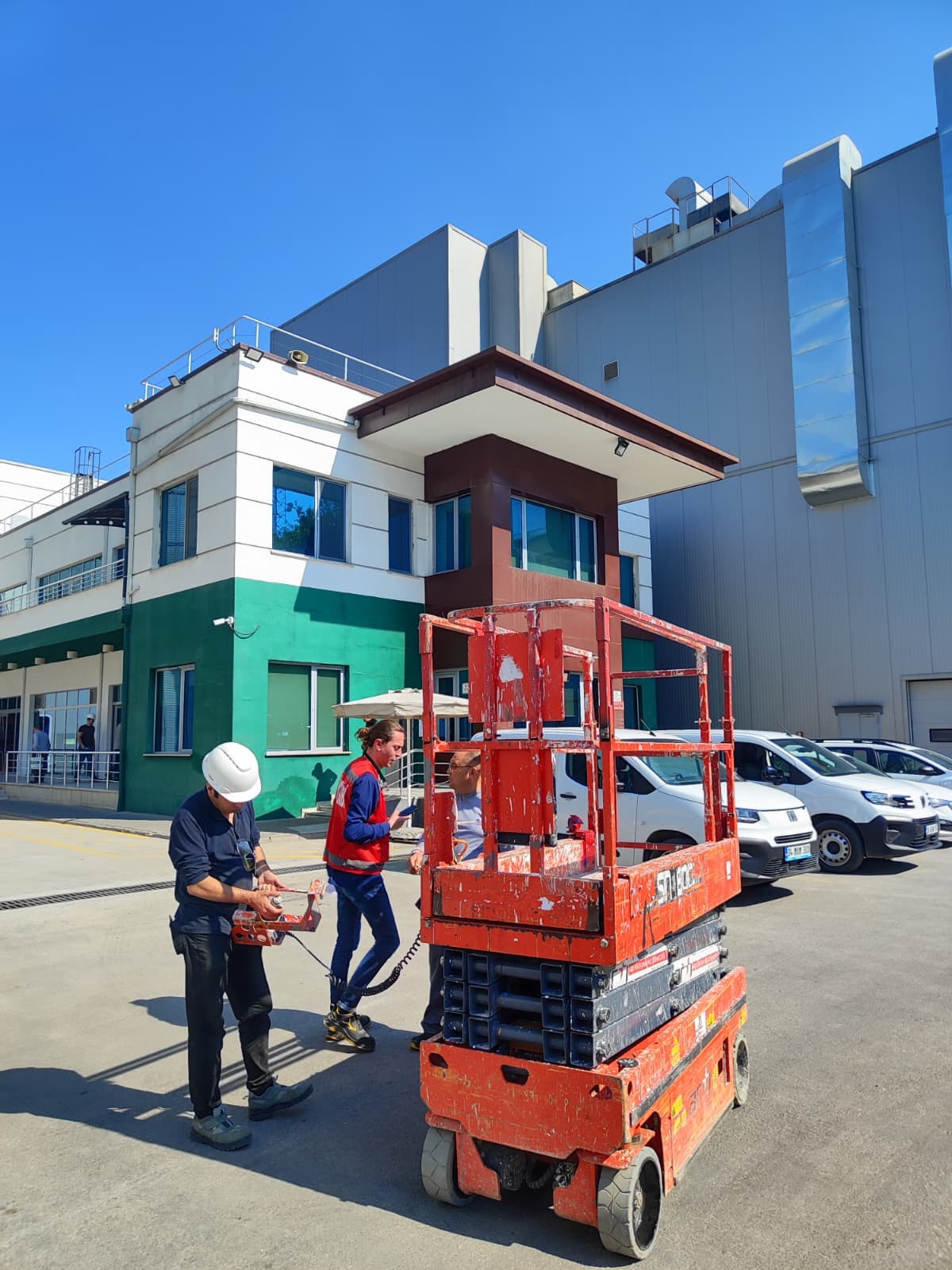 İstanbul'da Manlift Kiralama Nasıl Yapılır? — Artı Platform saha çalışması